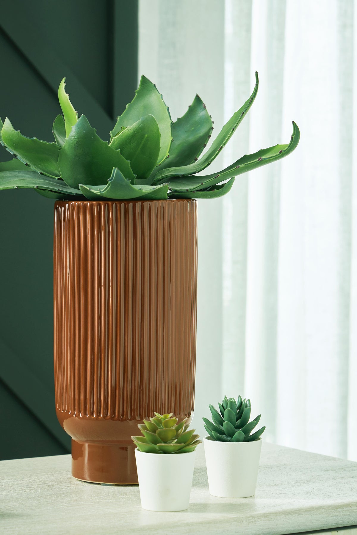 Avalyah Indoor/Outdoor Vase