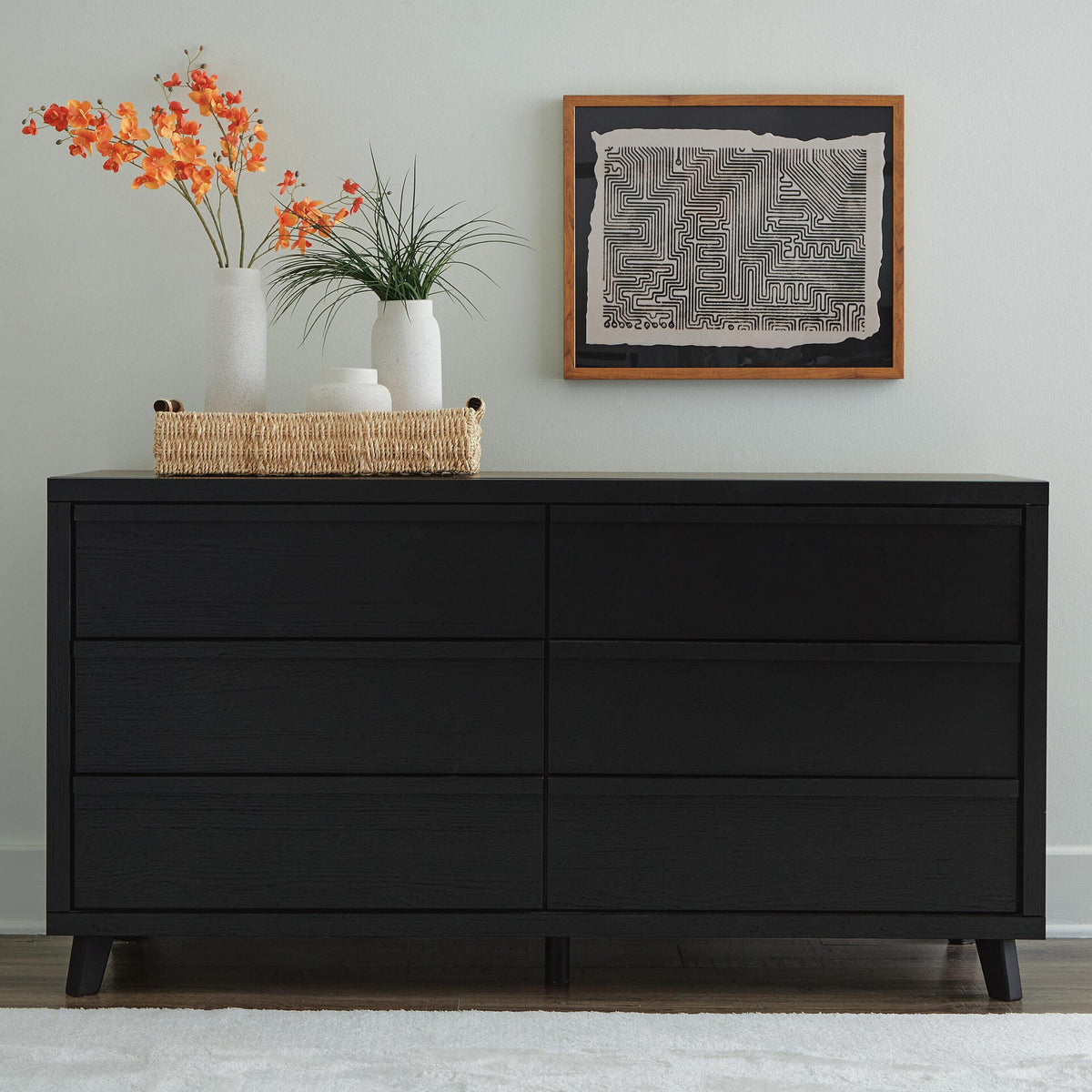 Danziar Dresser