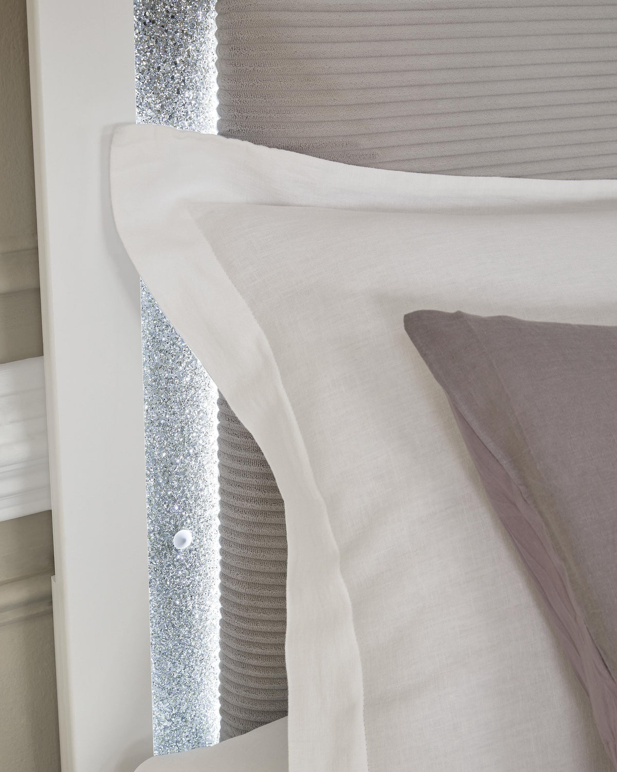 Maeling King Upholstered Panel Bed