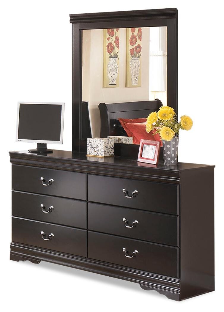 Huey Vineyard Queen Sleigh Bed, Dresser, Mirror, Chest, and 2 Nightstands