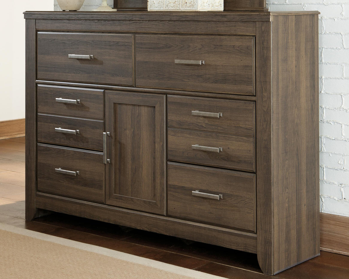 Juararo Queen Poster Bed, 2 Dressers, Mirror and 2 Nightstands