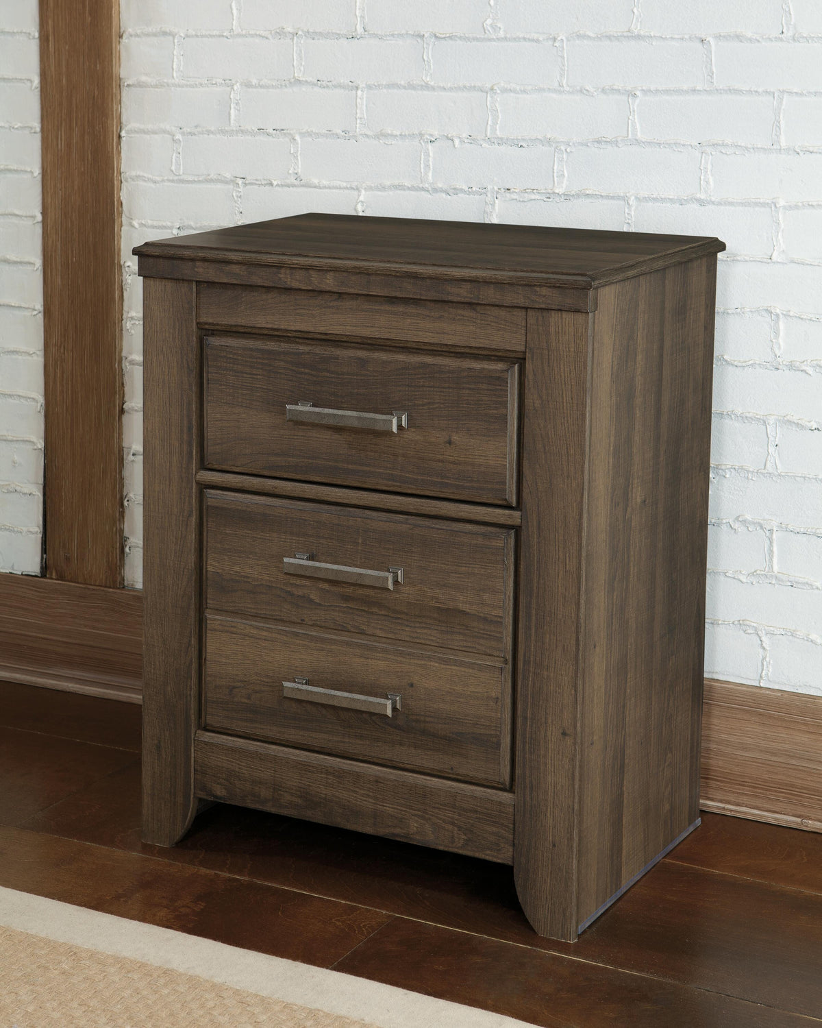Juararo Queen Poster Bed, 2 Dressers, Mirror and 2 Nightstands