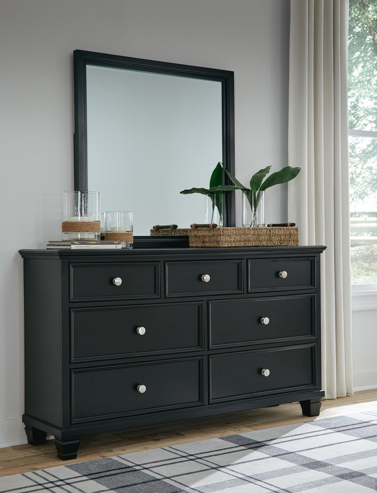 Lanolee King Panel Bed, Dresser, Mirror, Chest and 2 Nightstands