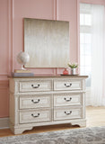 Realyn King Panel Bed, Dresser and 2 Nightstands