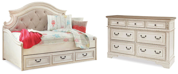 Realyn Storage Daybed Bedroom Set