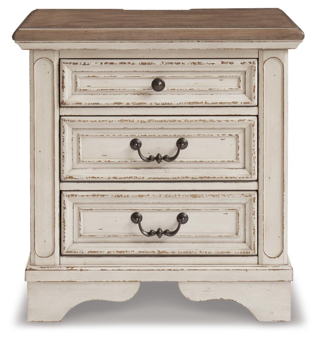 Realyn King Panel Bed, Dresser and 2 Nightstands