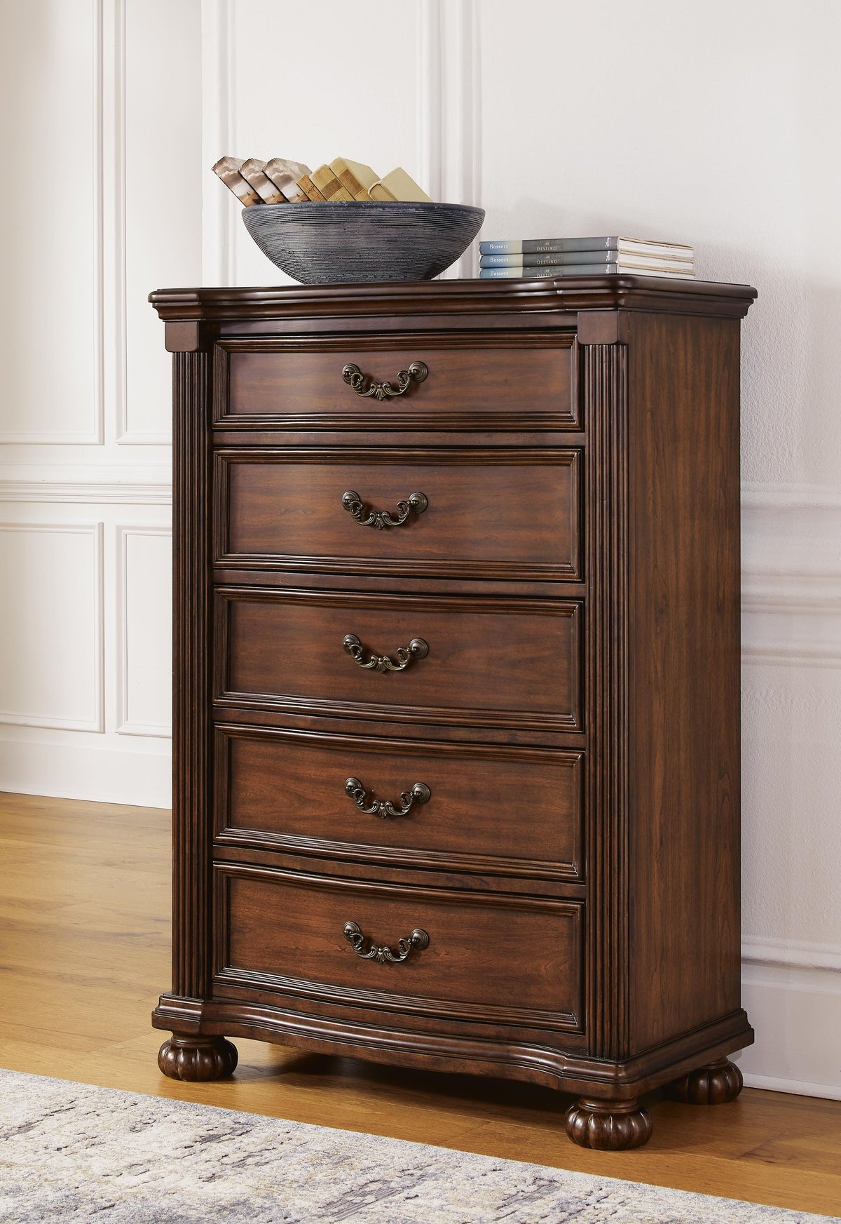 Lavinton Queen Poster Bed, Dresser, Mirror, Chest and 2 Nightstands