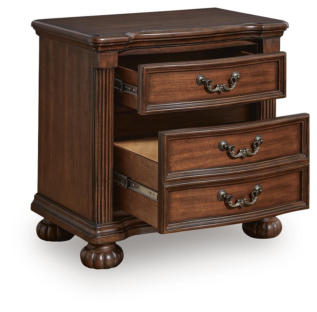 Lavinton Queen Poster Bed, Dresser, Mirror, Chest and 2 Nightstands