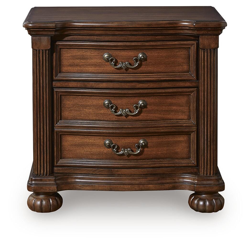 Lavinton Queen Poster Bed, Chest and Nightstand