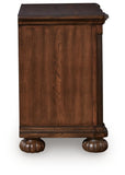 Lavinton King Poster Bed, 2 Chests and Nightstand