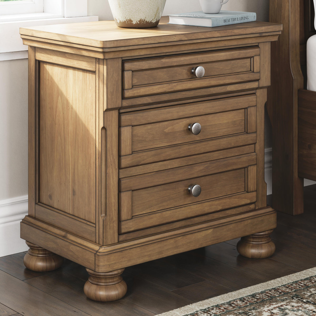 Feddinger Nightstand