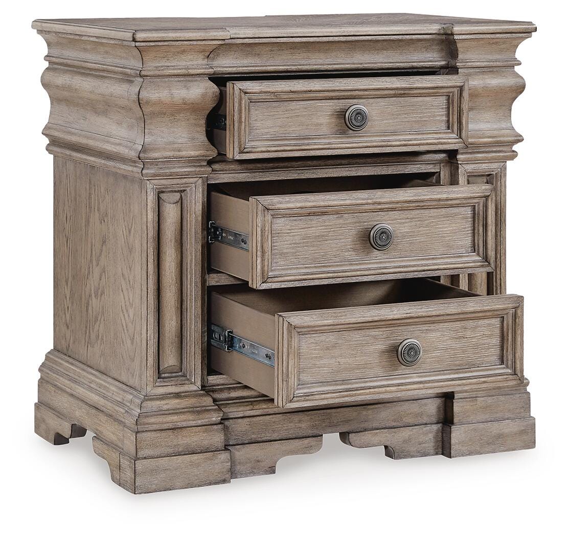 Blairhurst King Panel Bed, Dresser, Chest and 2 Nightstands