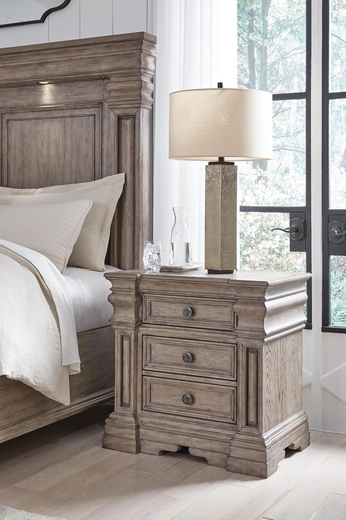 Blairhurst King Panel Bed, Dresser, Chest and 2 Nightstands