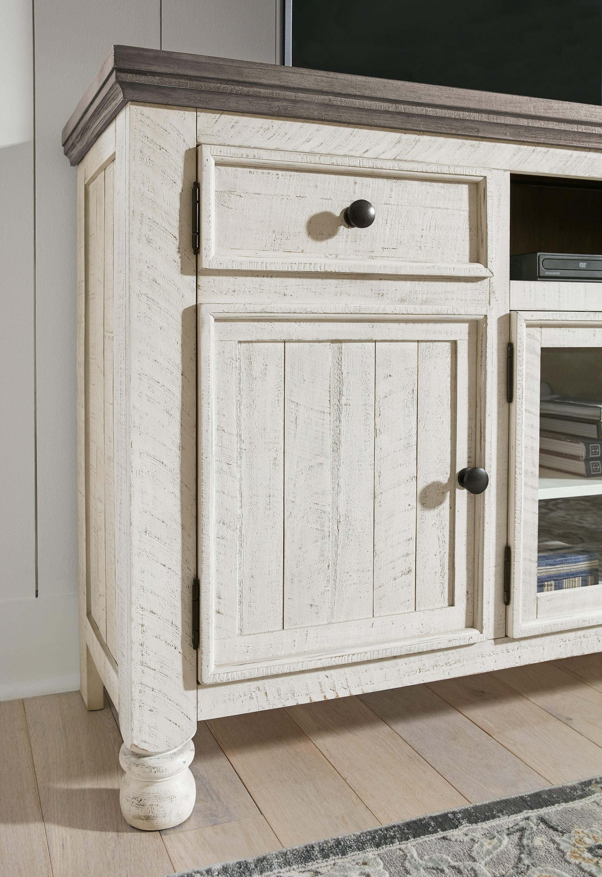 Havalance TV Stand