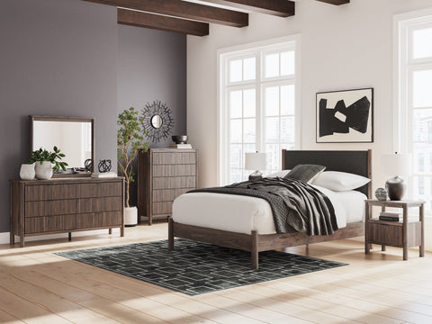 Pamytta Brown Upholstered Platform Bedroom Set