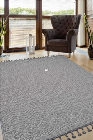 Guros Stylish and Stain Resistant White 6'7'' x 9'