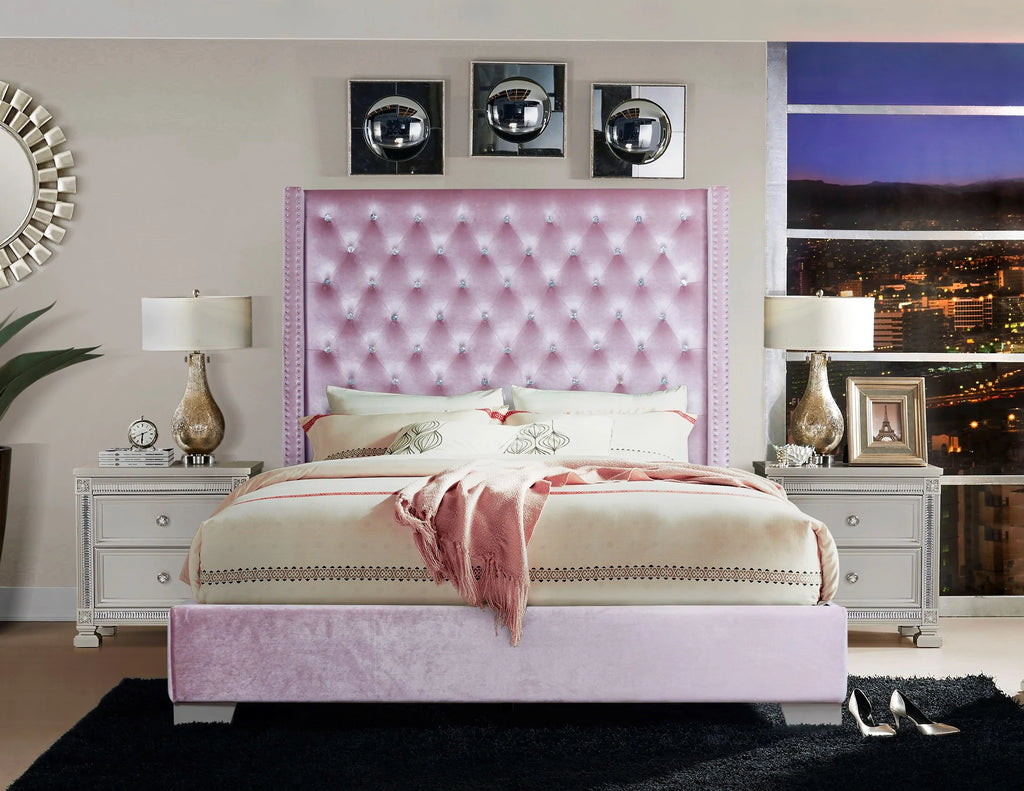 Fairborn Gray King Platform Bed with Storage Footboard 5877
